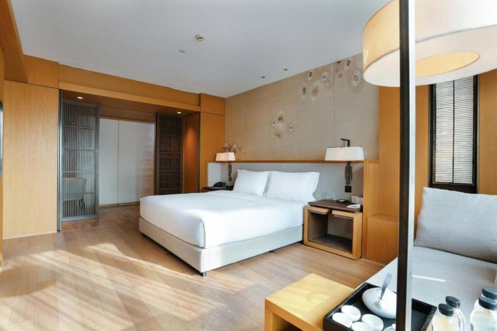 The East Hotel Hangzhou Bagian luar foto