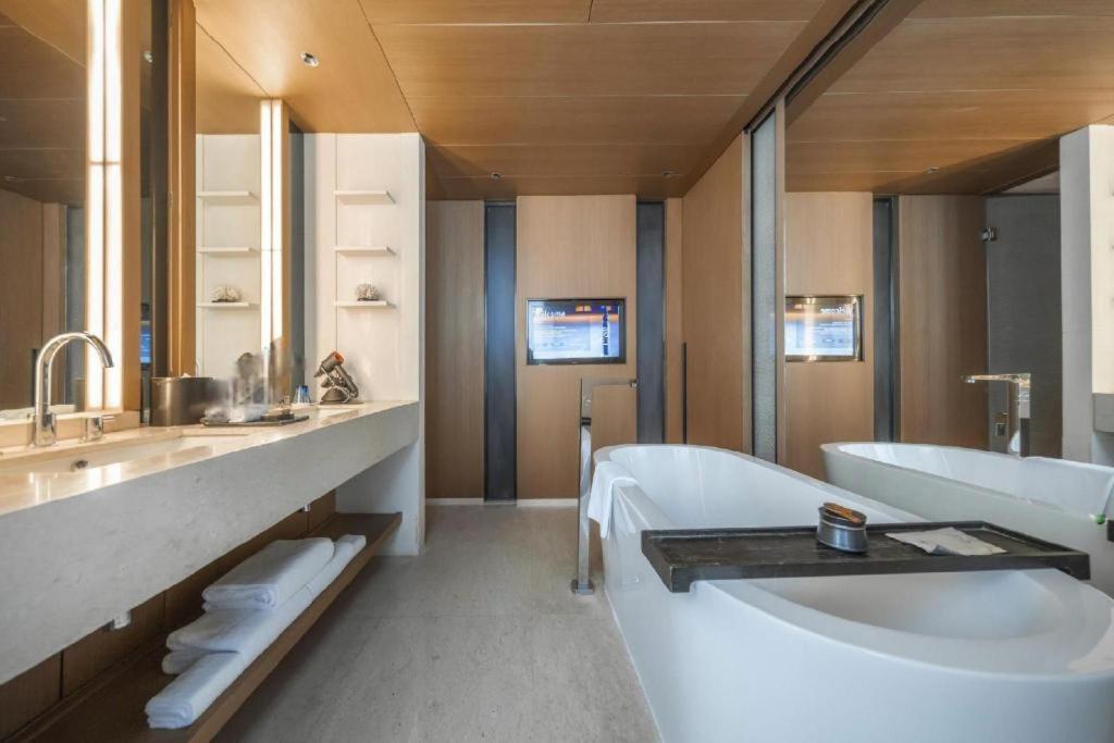 The East Hotel Hangzhou Bagian luar foto