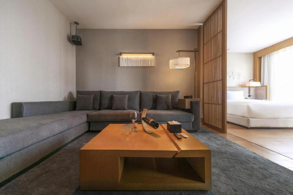 The East Hotel Hangzhou Bagian luar foto