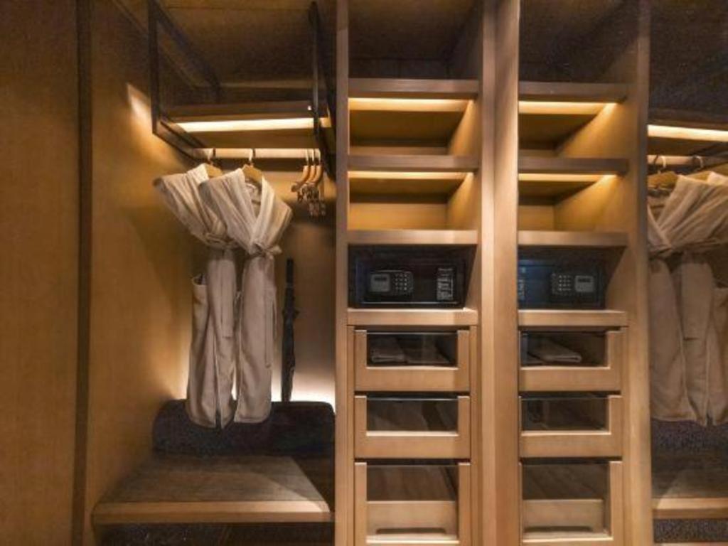 The East Hotel Hangzhou Bagian luar foto